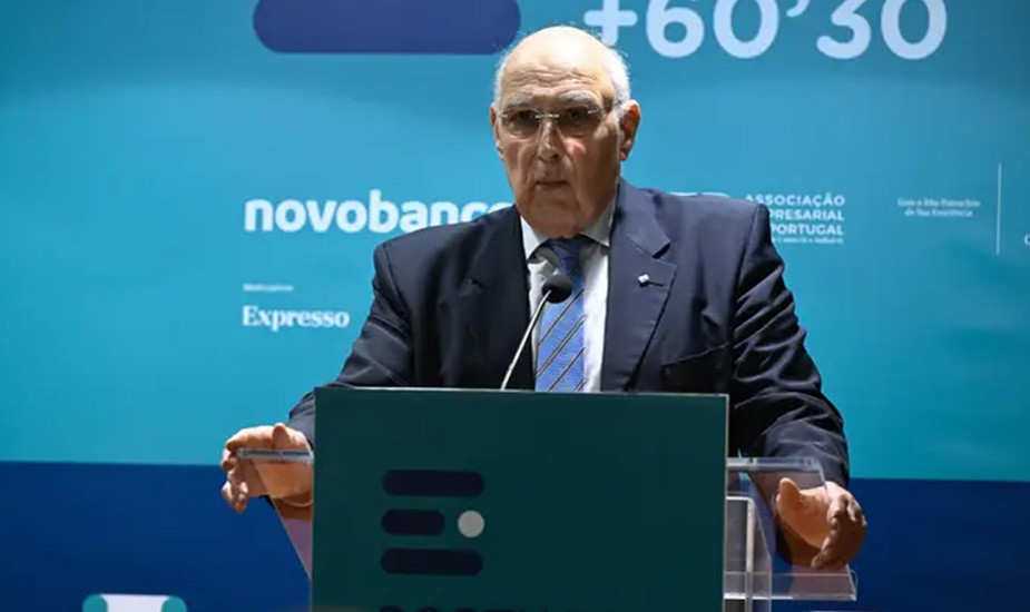 “É pena que os nossos políticos se esqueçam do país e nos faltem ao respeito como têm feito”